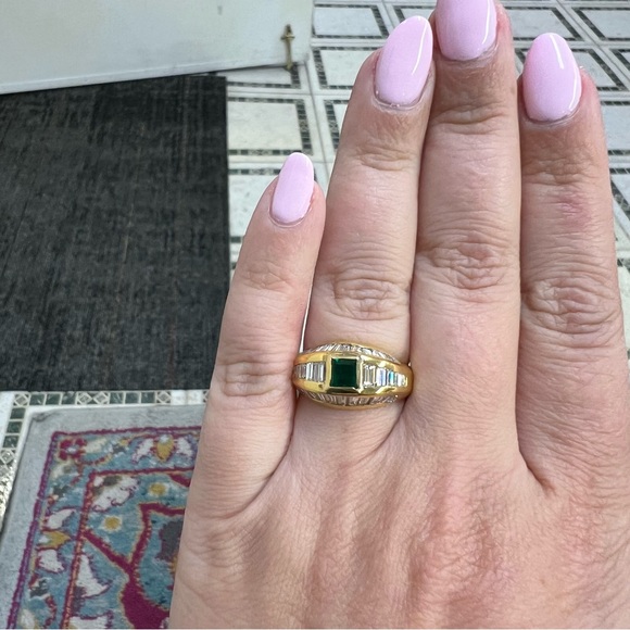 18k Yellow Gold Diamond & Emerald Ring - Picture 8 of 8